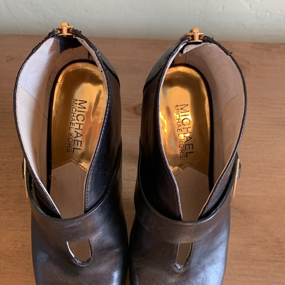 Michael Kori’s Womens Black Leather High Heel Stiletto Booties sz 6.5 - Picture 3 of 7